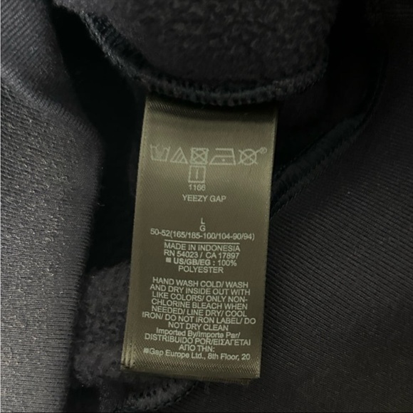 Yeezy Black Hoodie - Picture 4 of 6
